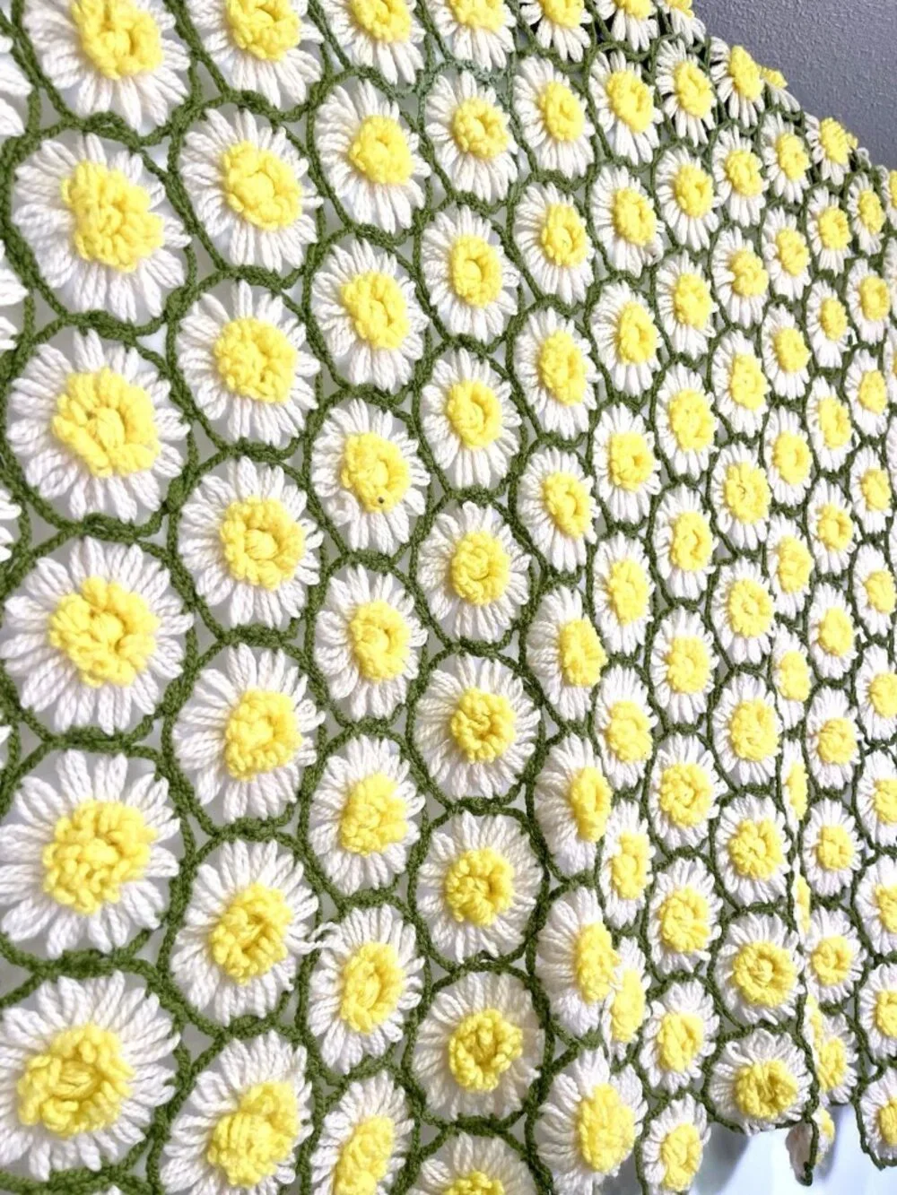 Vintage Handmade Daisy Crochet Afghan Blanket Floral Yellow Green Retro MCM